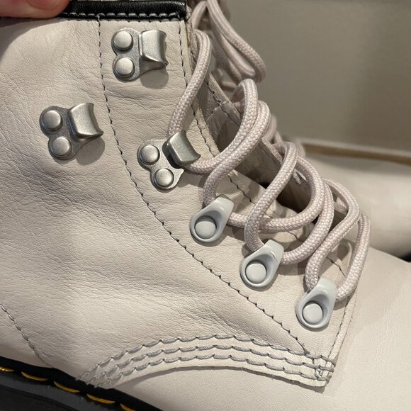 Dr Marten's Women''s White Lace Up Boots, Size 9, GUC - Picture 8 of 9
